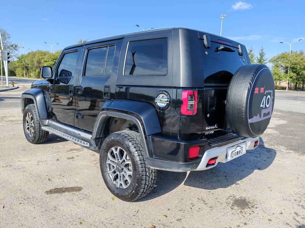 北京 BJ40  2020款 2.0T 自動四驅(qū)城市獵人版?zhèn)b客型圖片