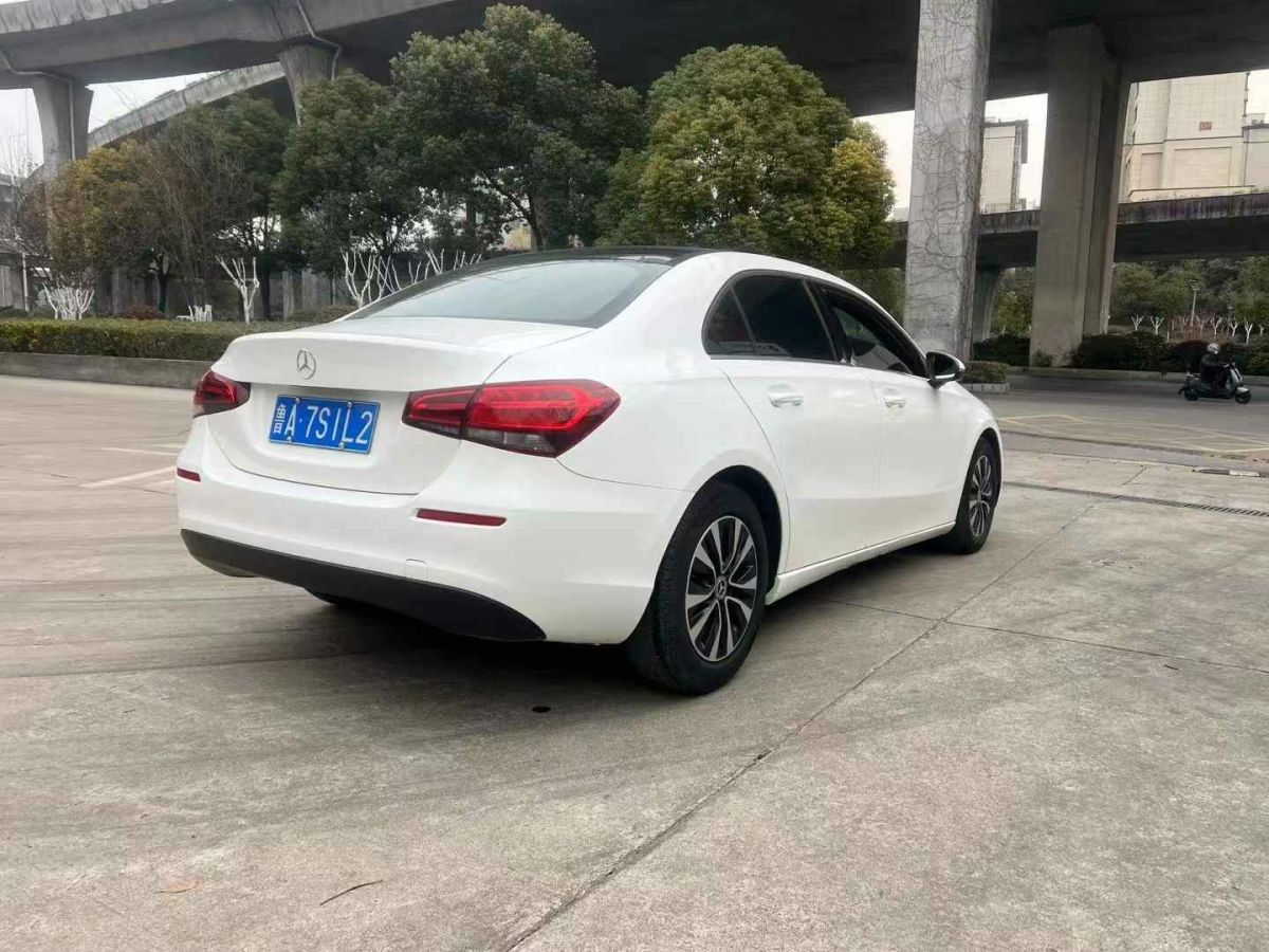 奔馳 奔馳A級  2019款  A 220 L 4MATIC 運動轎車圖片