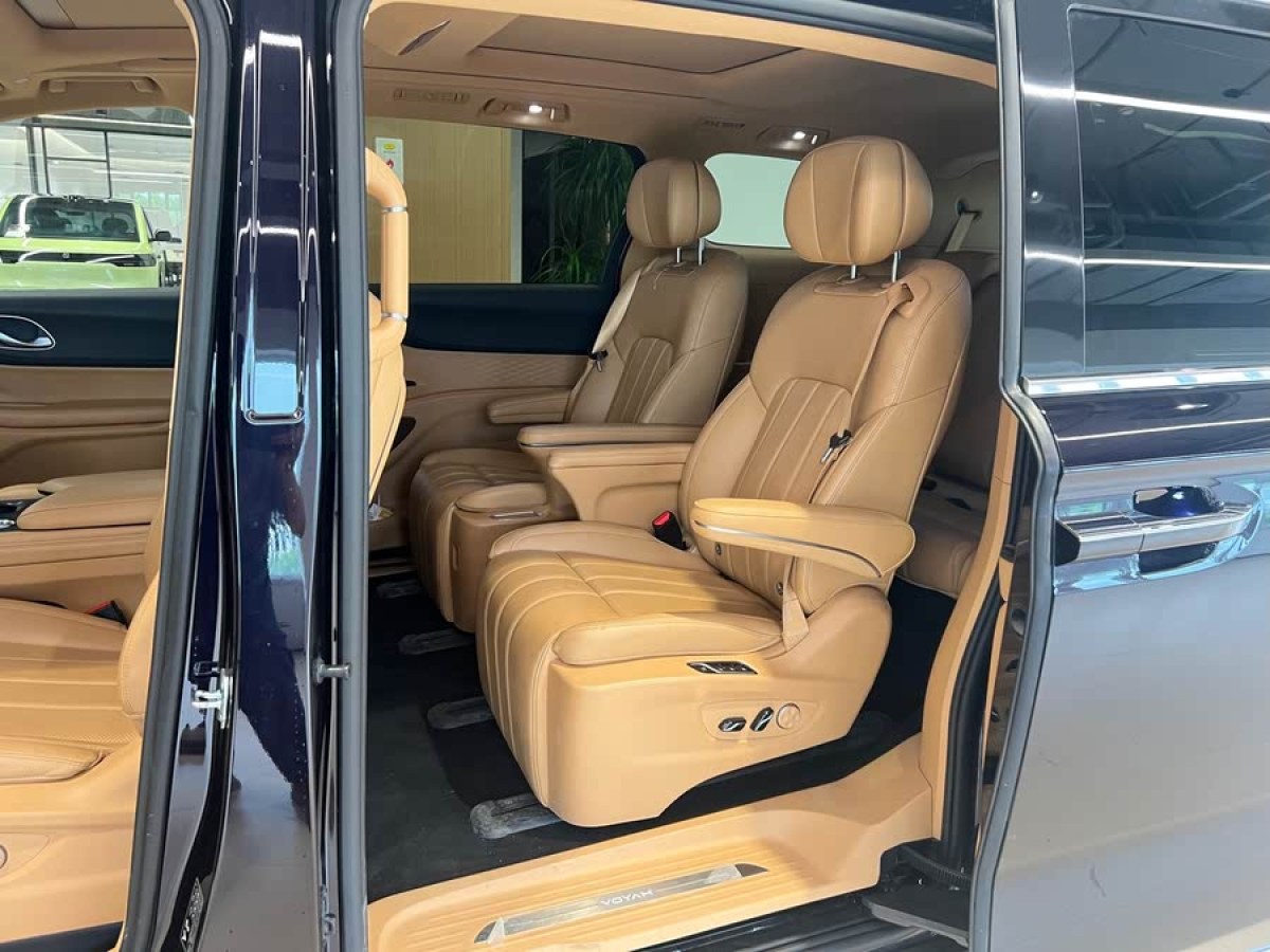 嵐圖 夢想家  2024款 PHEV 超長續(xù)航尊貴版圖片