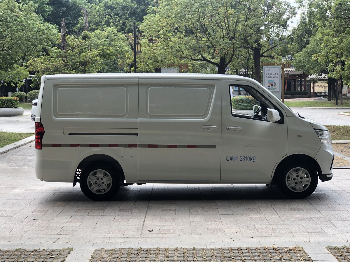 長(zhǎng)安輕型車(chē) 睿行EM80  2022款 平頂背掀門(mén)2座60kW圖片