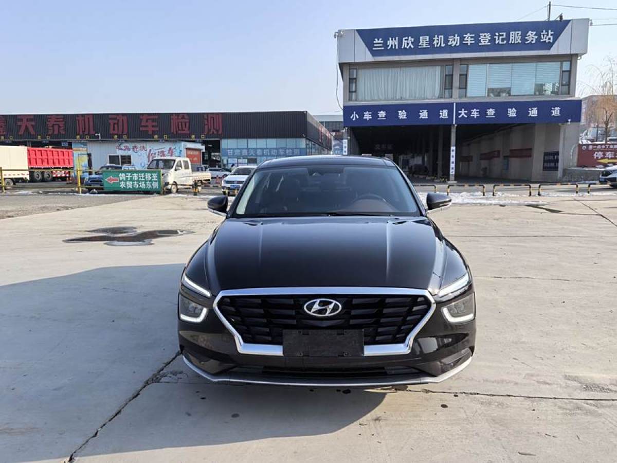 現(xiàn)代 名圖  2021款 1.8L CVT尊貴版LUX圖片