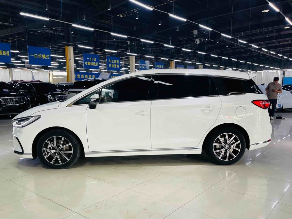 比亞迪 宋MAX新能源  2022款 DM-i 105KM 旗艦型圖片