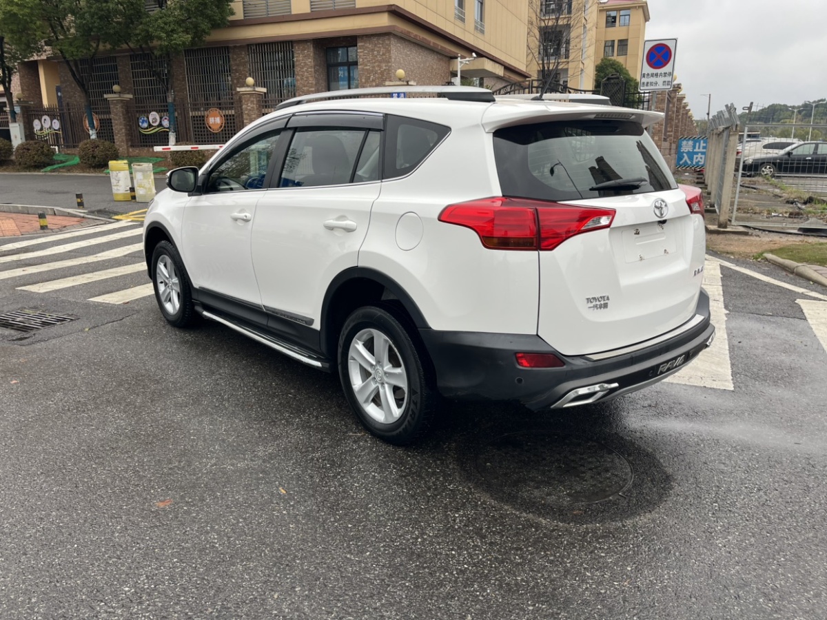 豐田 RAV4榮放  2015款 2.0L CVT兩驅(qū)都市版圖片