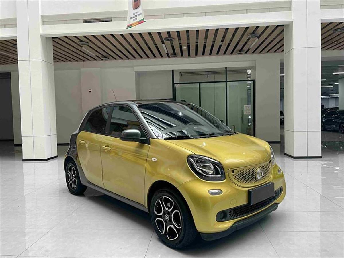 2017年8月smart forfour  2016款 0.9T 66千瓦先鋒版