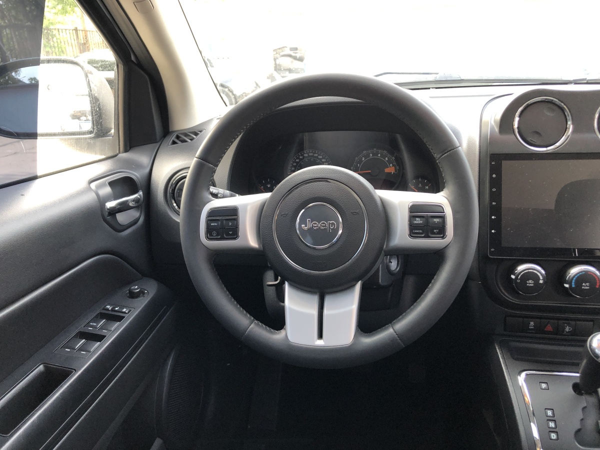 Jeep 指南者  2013款 2.0L 兩驅(qū)運動版圖片
