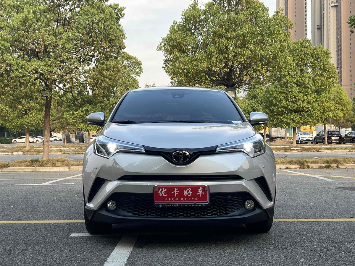 豐田 C-HR  2020款 2.0L 領(lǐng)先版圖片