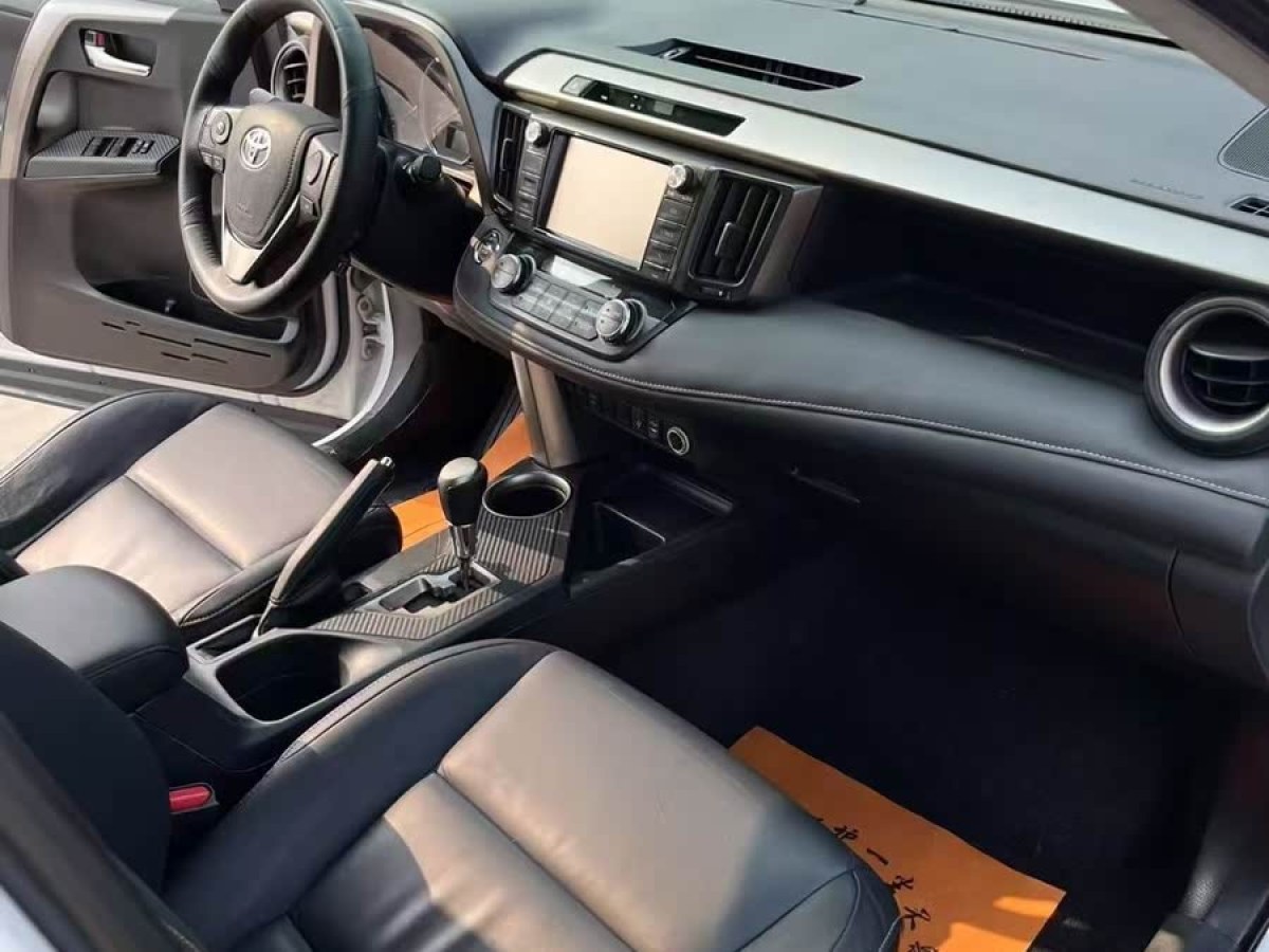 豐田 RAV4榮放  2013款 2.5L 自動四驅(qū)豪華版圖片