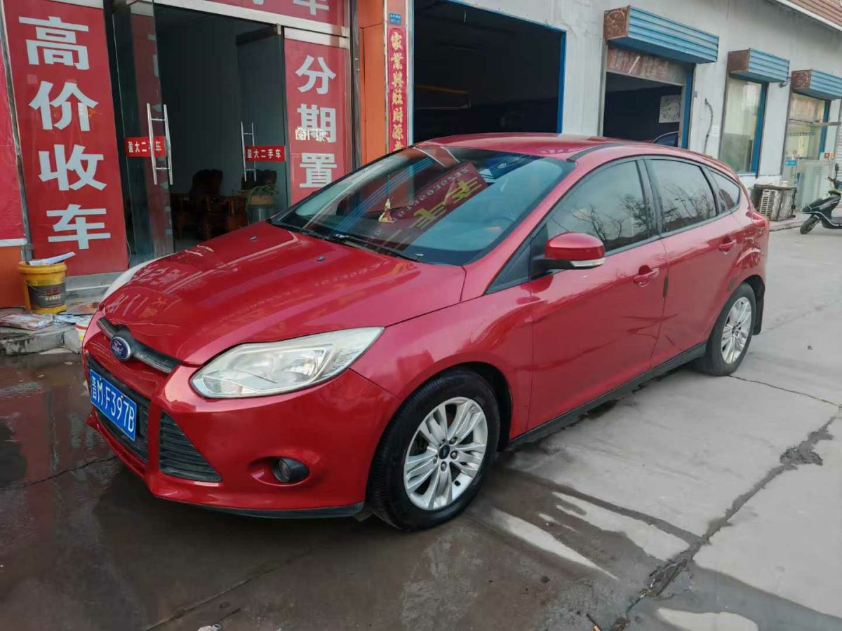 福特 ?？怂? 2014款 兩廂經(jīng)典 1.8L 自動(dòng)酷白典藏版圖片