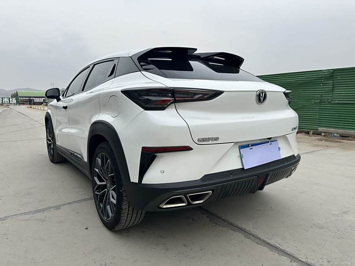 長(zhǎng)安 UNI-T  2022款 1.5T 尊貴型圖片