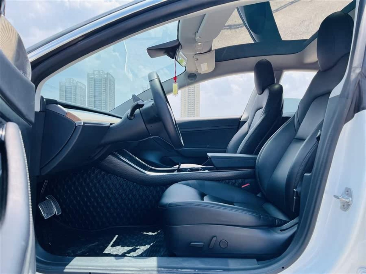 特斯拉 Model 3  2019款 標(biāo)準(zhǔn)續(xù)航后驅(qū)升級(jí)版圖片