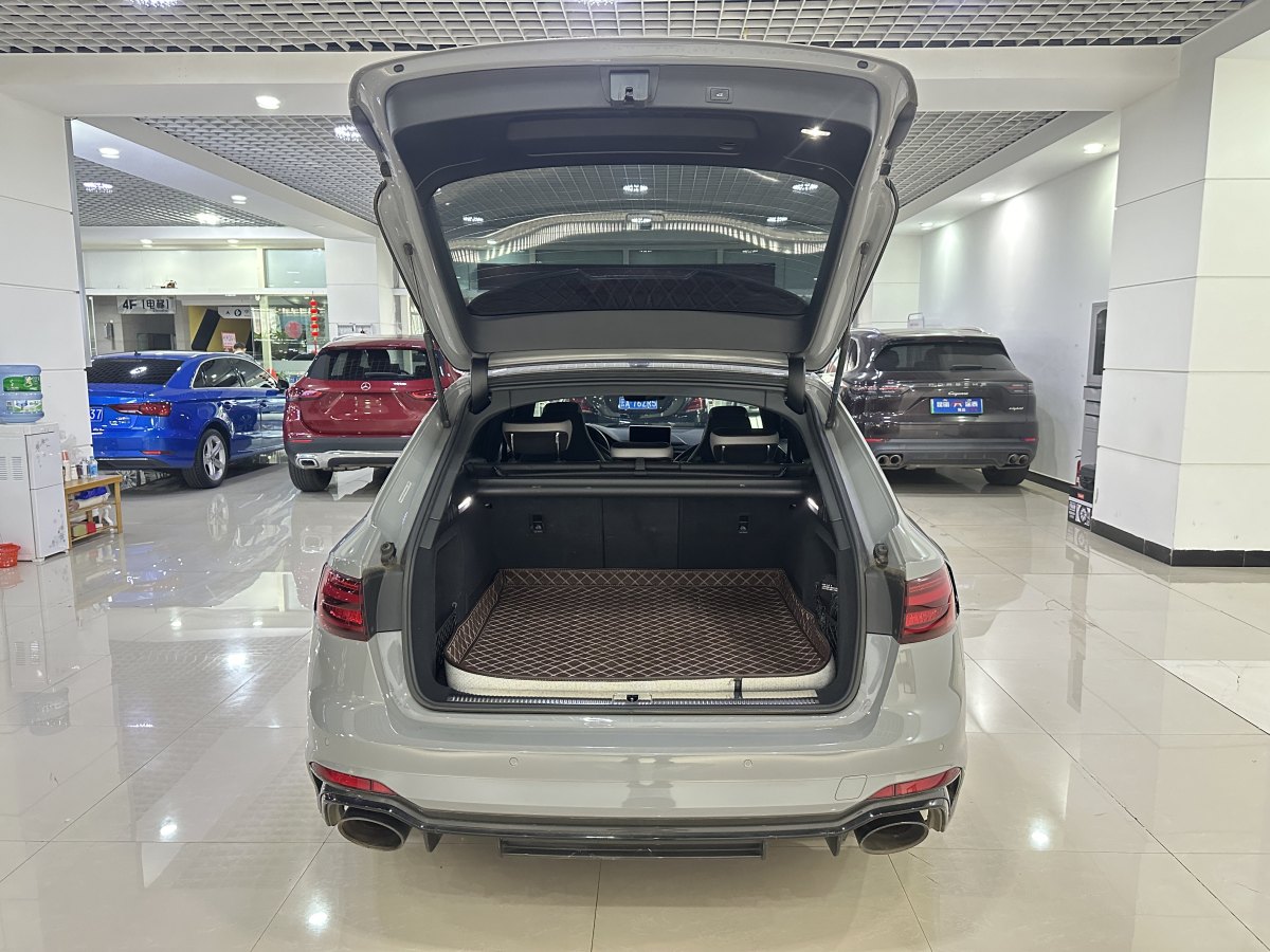 奧迪 奧迪RS 4  2022款 RS4 Avant 暗金版圖片