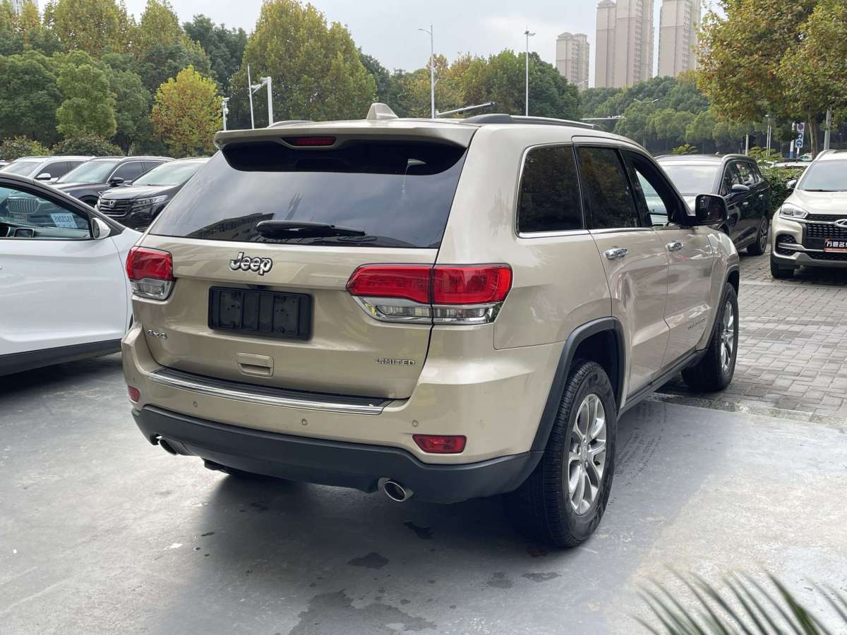 Jeep 大切諾基  2014款 3.0L 舒享導(dǎo)航版圖片