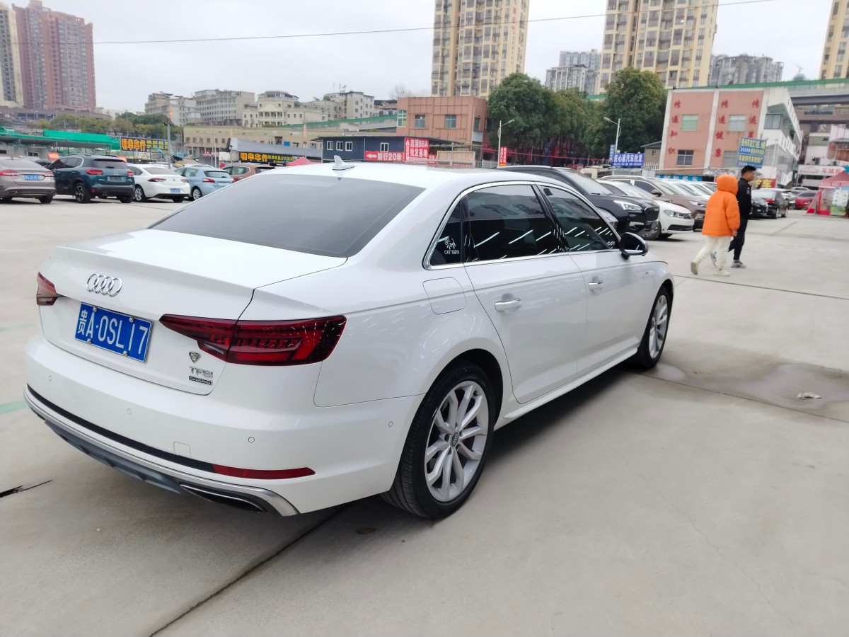 奧迪 奧迪A4L  2018款 30周年年型 40 TFSI 運(yùn)動型圖片