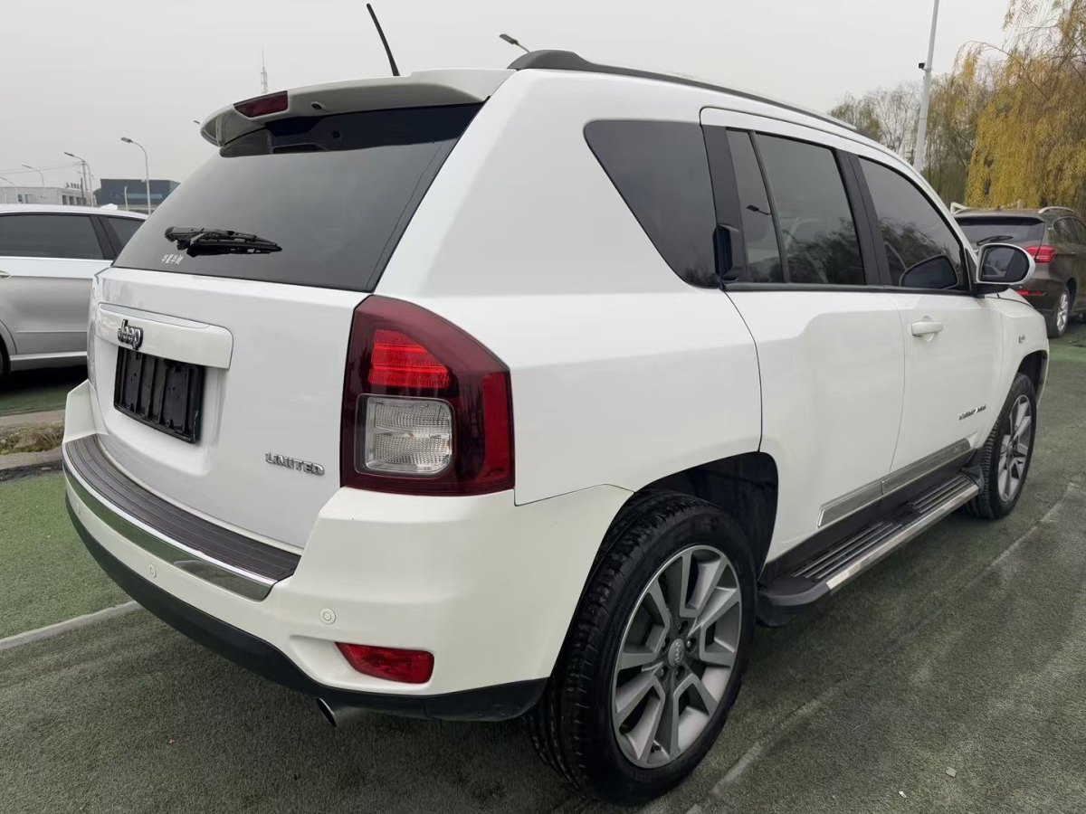 Jeep 指南者  2014款 改款 2.4L 四驅(qū)豪華版圖片