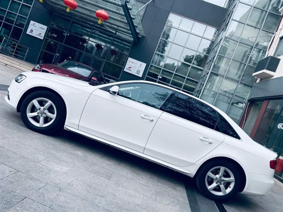 奧迪 奧迪A4L  2013款 35 TFSI 自動(dòng)標(biāo)準(zhǔn)型圖片