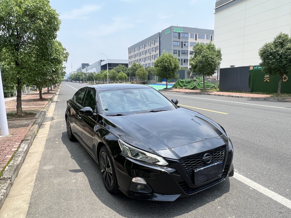 日產(chǎn)尼桑天籟圖片