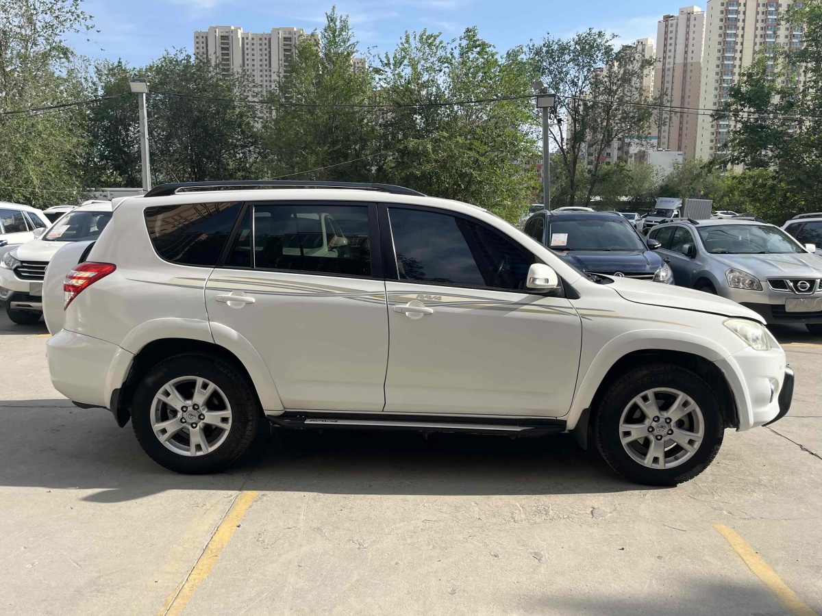豐田 RAV4  2019款 榮放 2.0L CVT兩驅(qū)先鋒版圖片