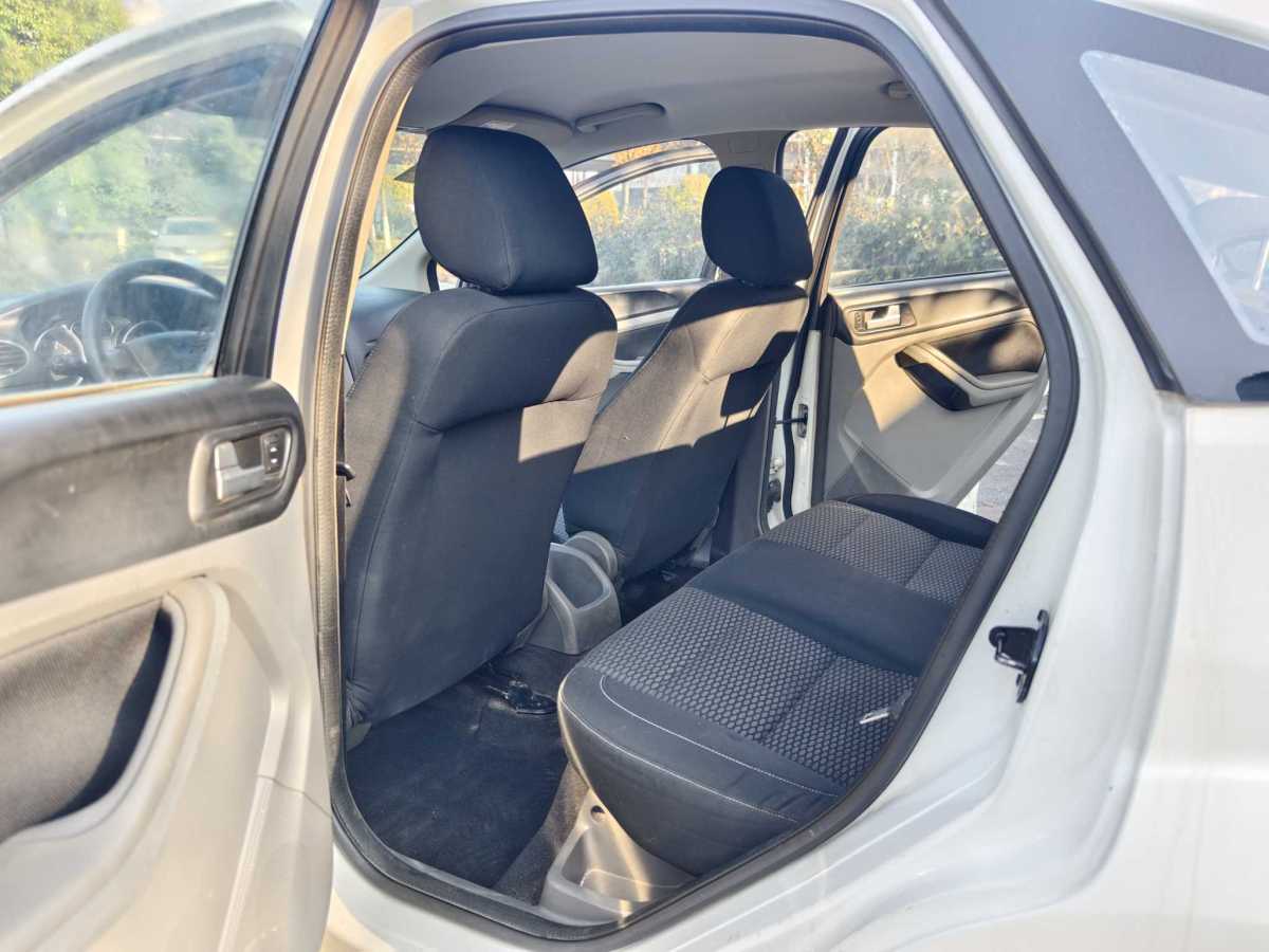 福特 ?？怂? 2013款 兩廂經(jīng)典 1.8L 自動基本型圖片