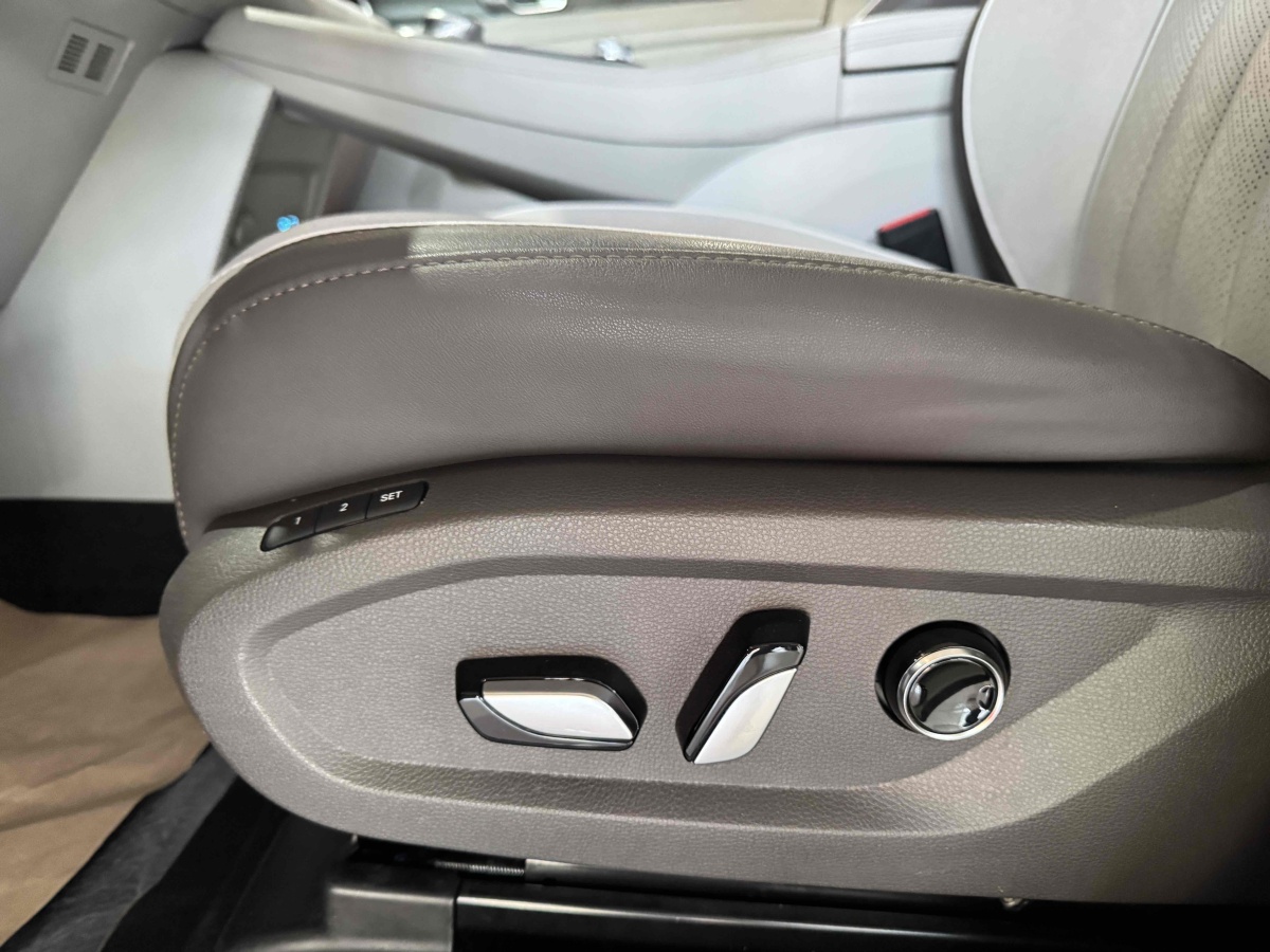 福特 領(lǐng)裕  2023款 EcoBoost 225 尊領(lǐng)型PLUS 7座（2/2/3）圖片