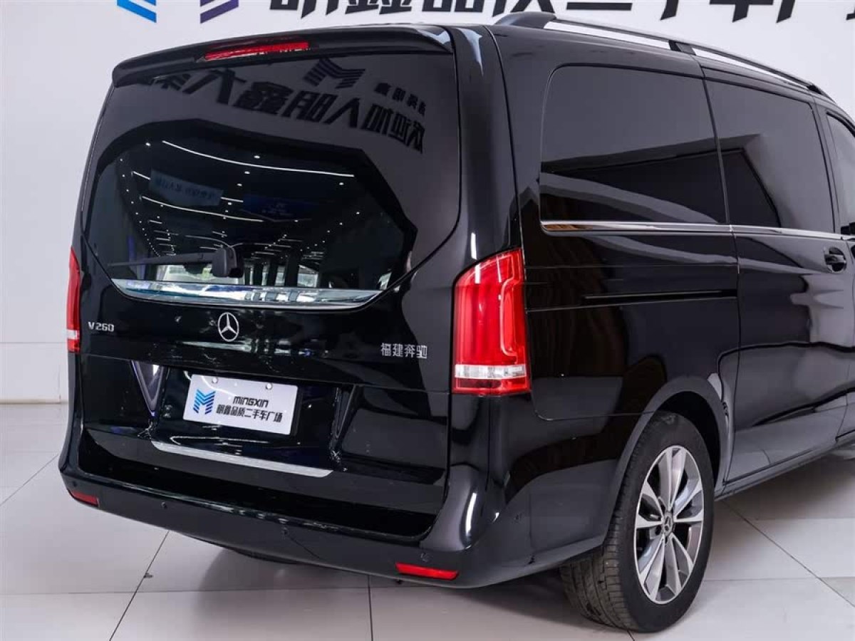 奔馳 V級(jí)  2021款 V 260 領(lǐng)航版圖片