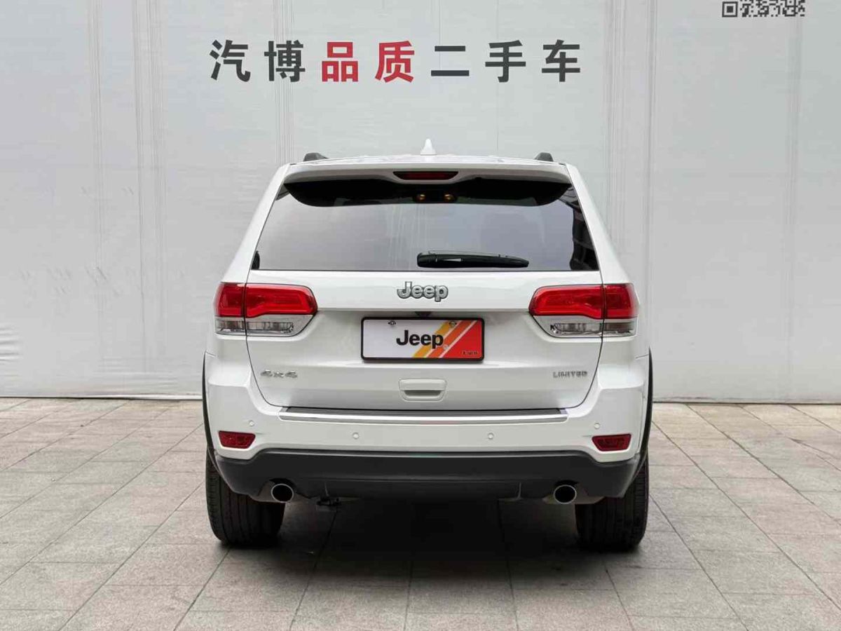 Jeep 大切諾基  2015款 3.0L 精英導(dǎo)航版圖片