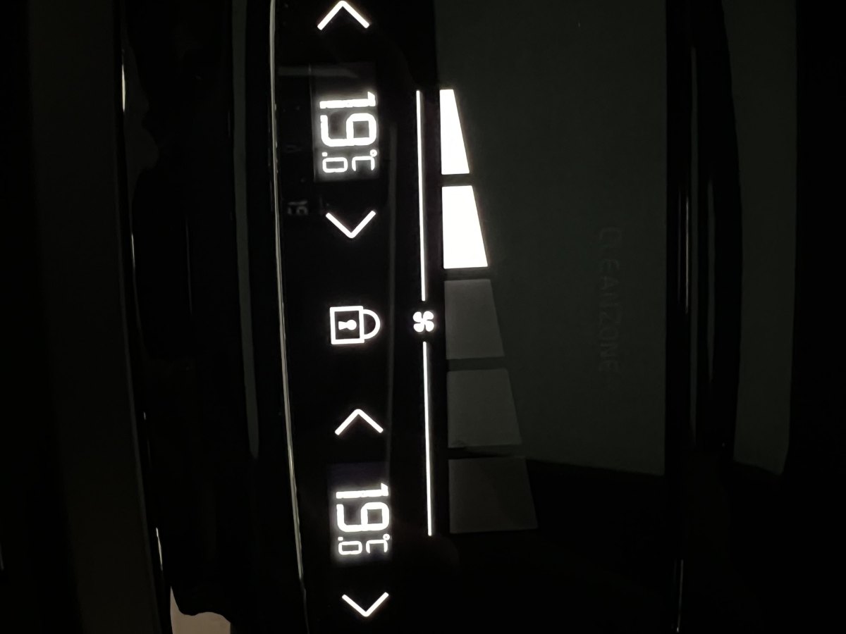沃尔沃 S90新能源  2022款 改款 T8 E驱混动 智逸豪华版图片