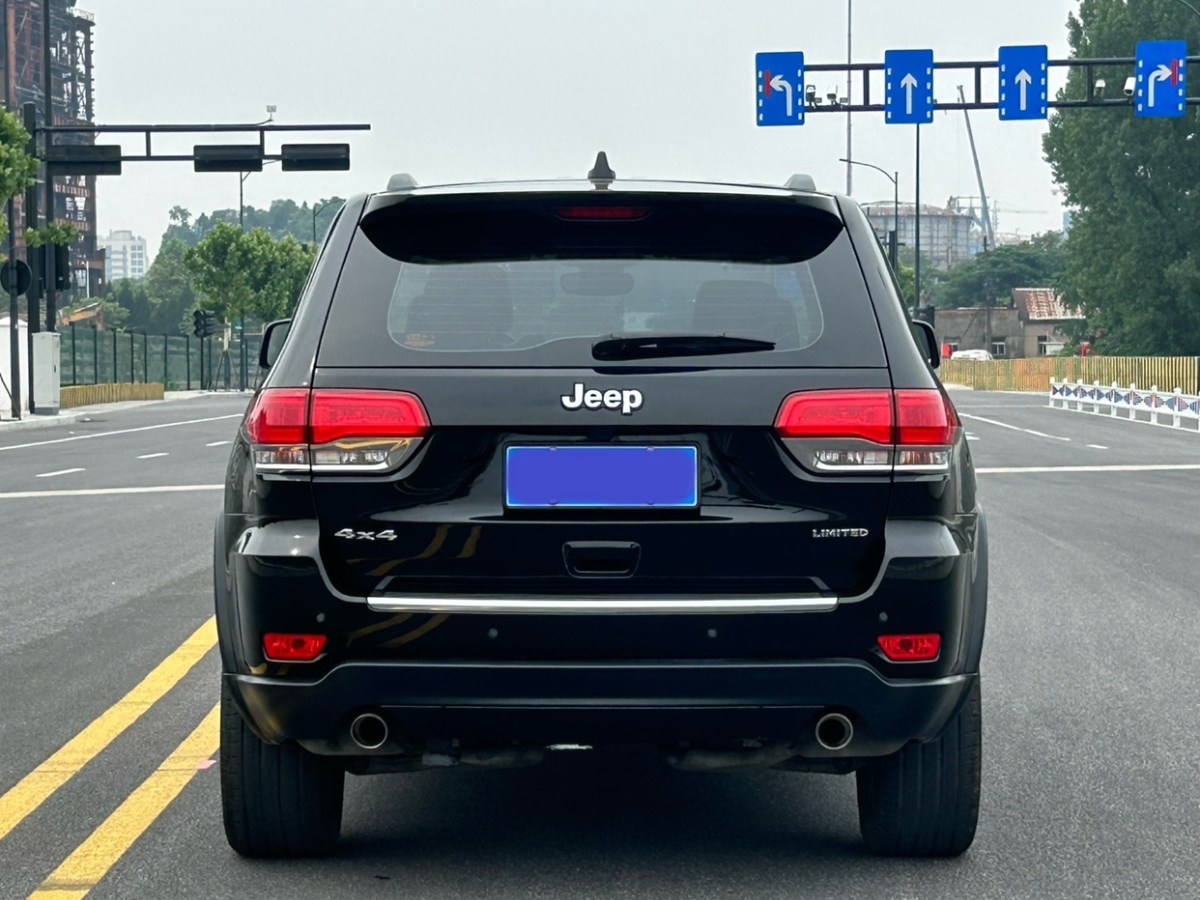 Jeep 大切諾基  2017款 3.0L 精英導(dǎo)航版圖片