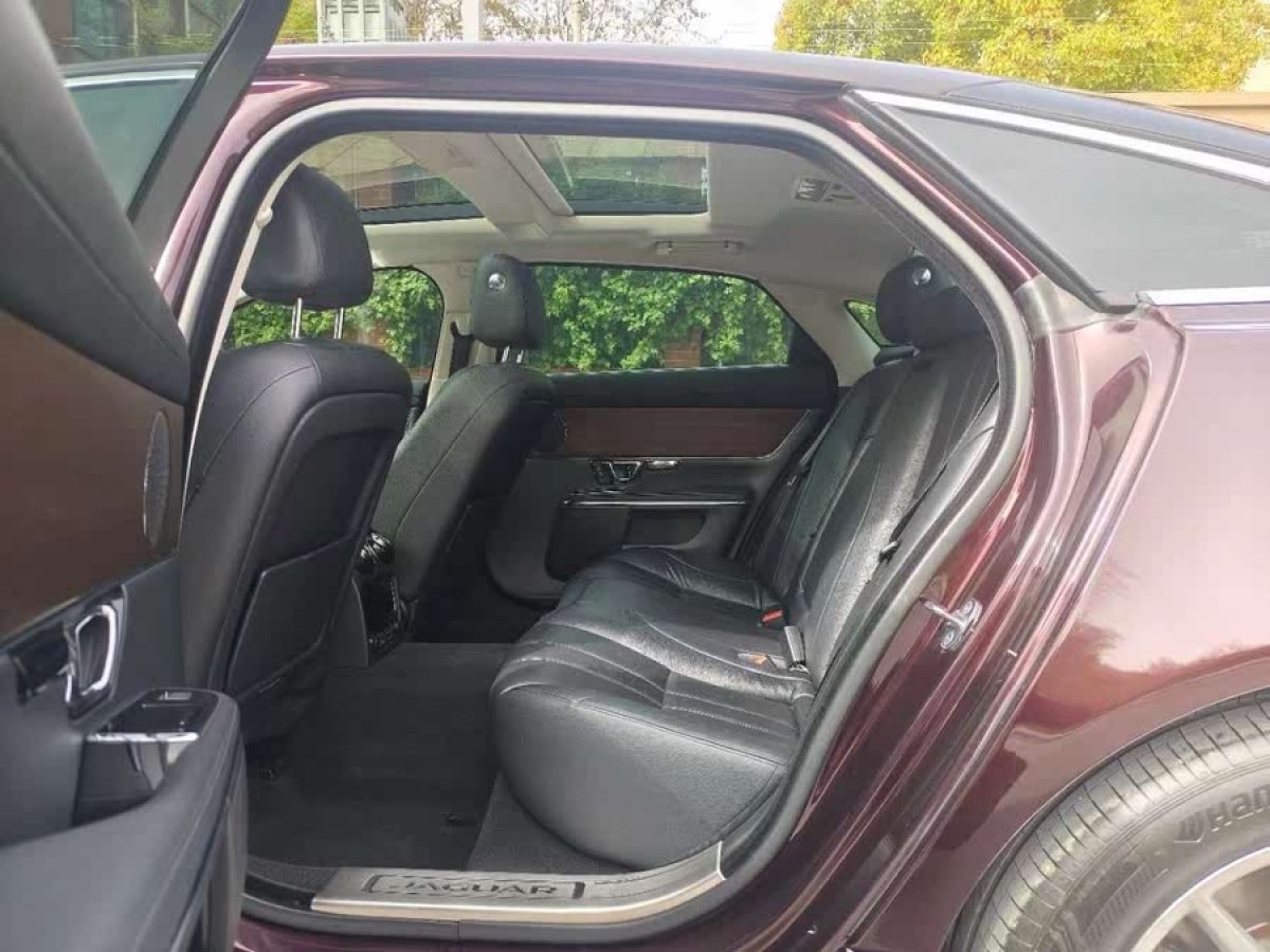 捷豹 XJ  2016款 XJL 2.0T 兩驅(qū)典雅商務(wù)版圖片