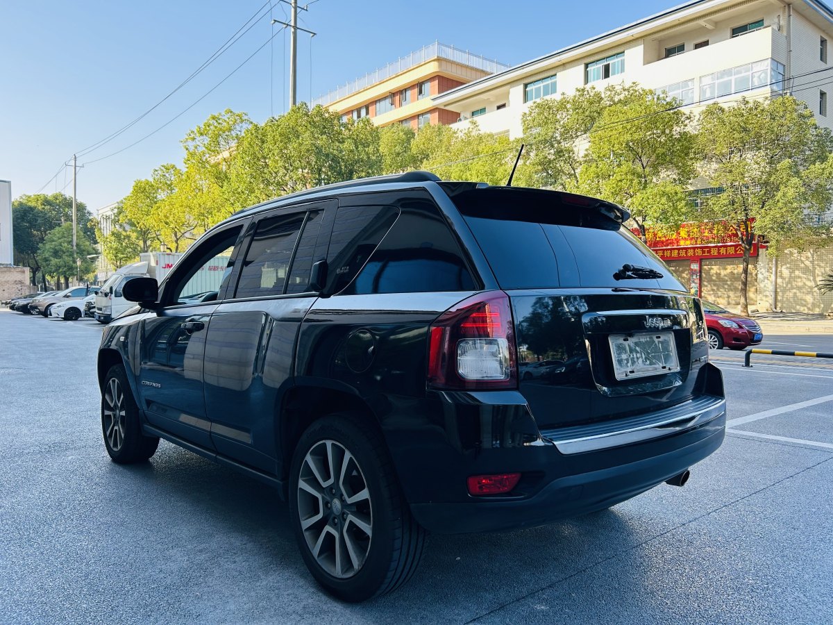 Jeep 指南者  2014款 2.0L 兩驅(qū)豪華版圖片