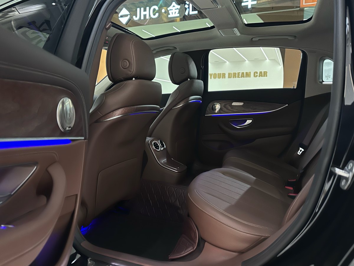 奔馳 奔馳E級  2023款 改款 E 300 L 時尚型圖片