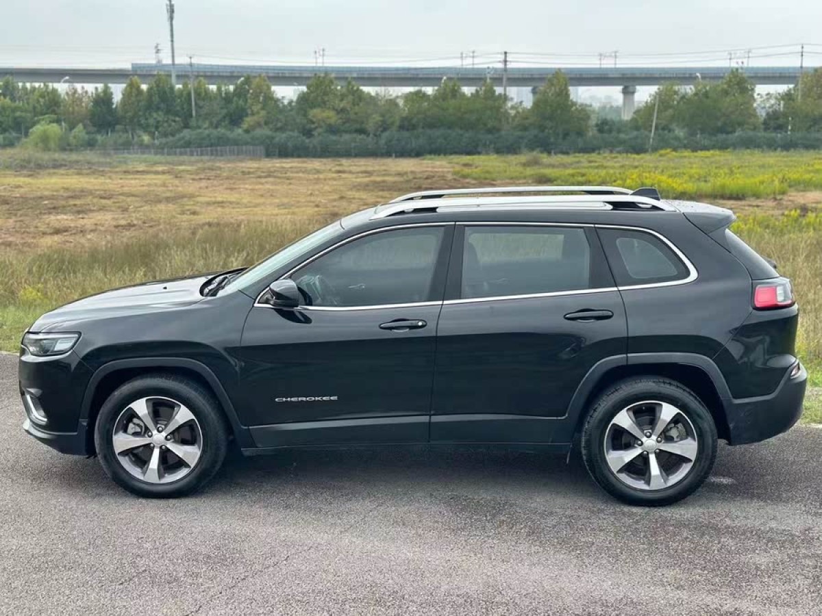 Jeep 自由光  2020款 2.0T 兩驅(qū)領先版圖片