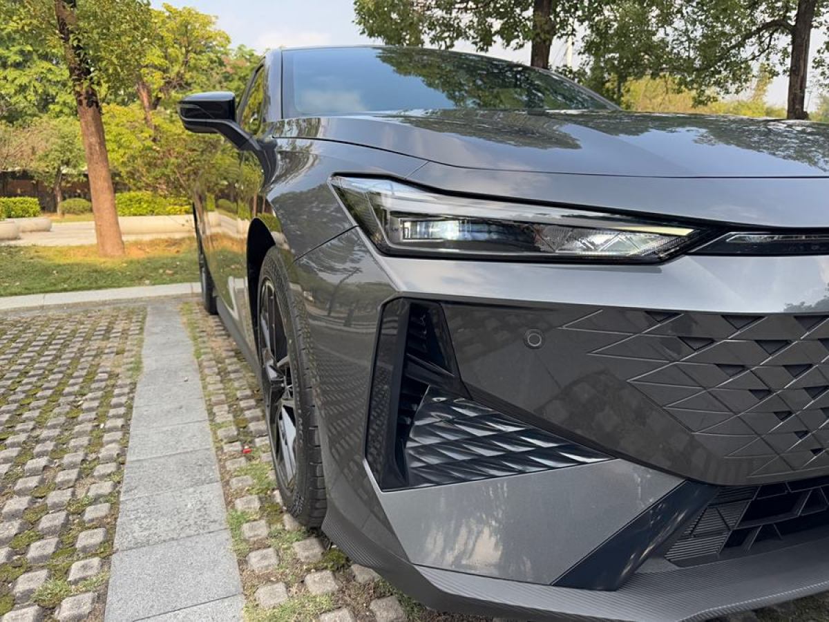 長(zhǎng)安 長(zhǎng)安UNI-V  2024款 1.5T 尊貴型圖片