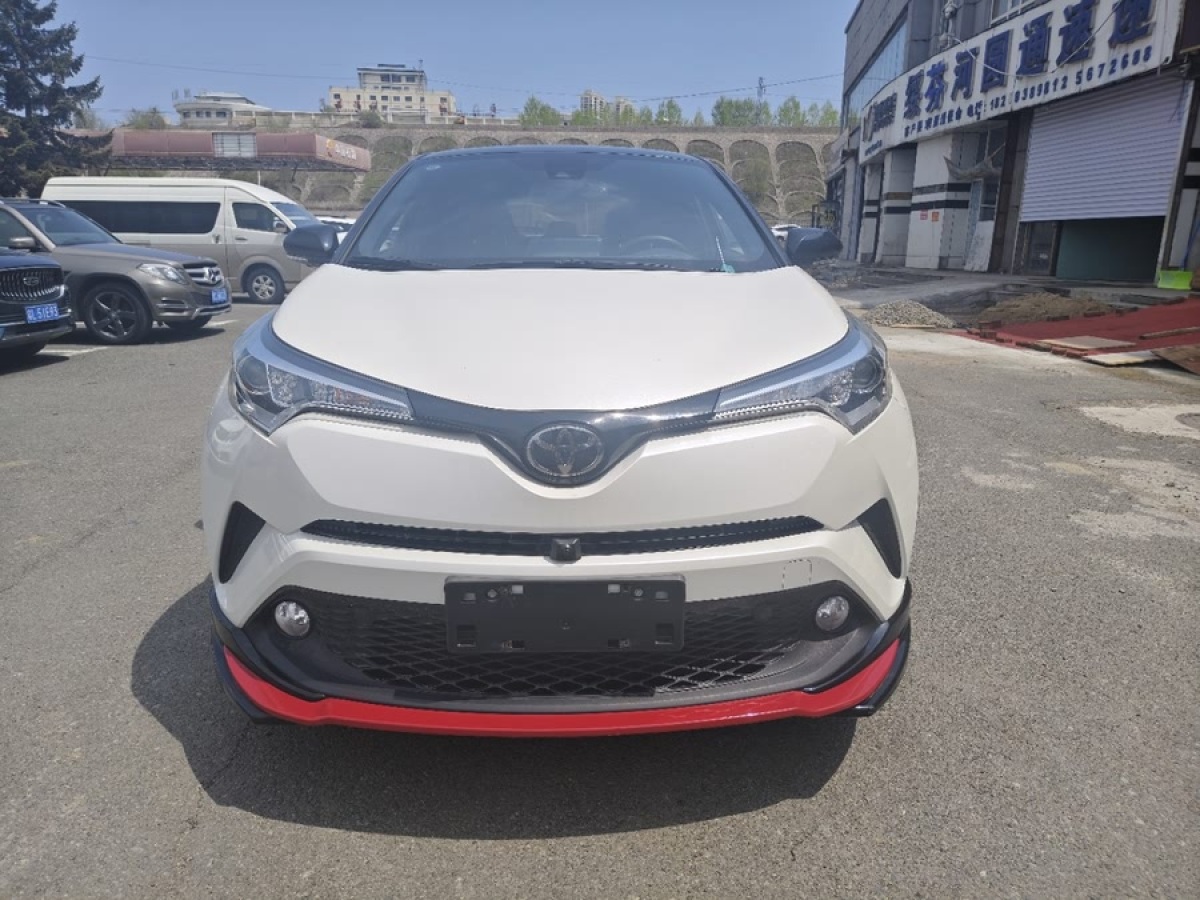 豐田 C-HR  2020款 2.0L 領(lǐng)先版圖片