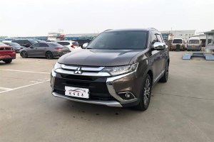 歐藍(lán)德 三菱 2.4L 四驅(qū)精英版 5座