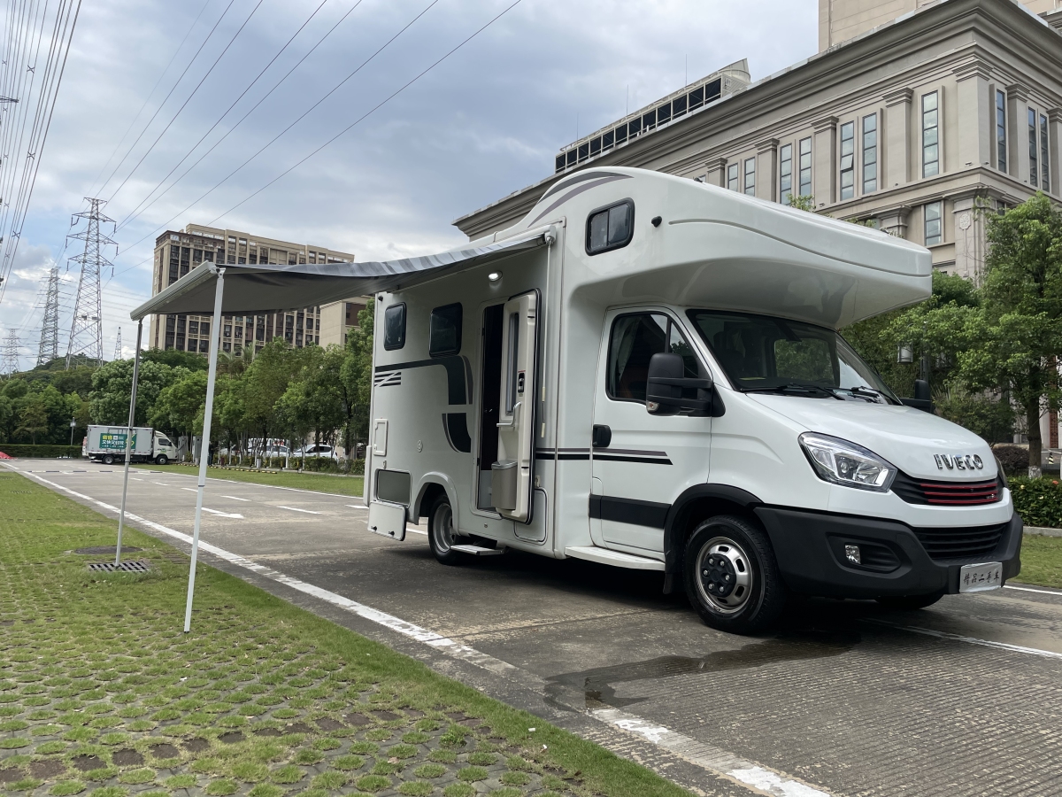 2020年10月東風 御風房車  C型房車