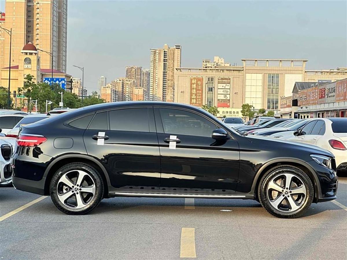 奔驰 奔驰GLC  2023款 GLC 300 4MATIC 轿跑SUV图片