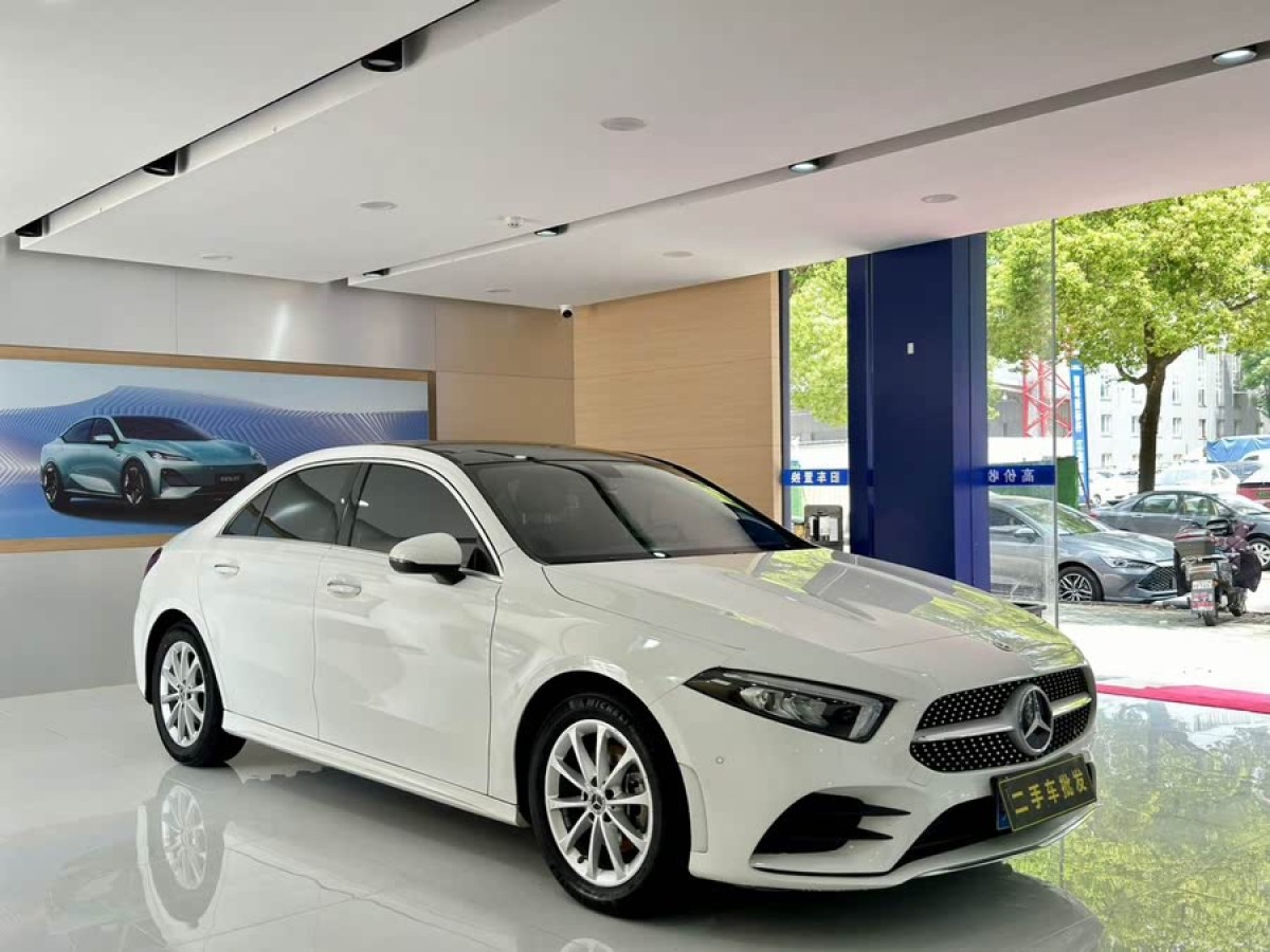 奔馳 奔馳A級(jí)  2021款 A 200 L 運(yùn)動(dòng)轎車(chē)時(shí)尚型圖片