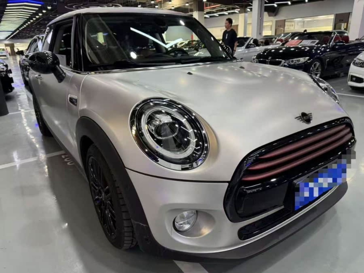 MINI COUNTRYMAN  2018款 1.5T COOPER 藝術(shù)家圖片