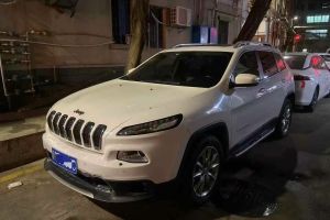 自由光 Jeep 2.0L 優(yōu)越版