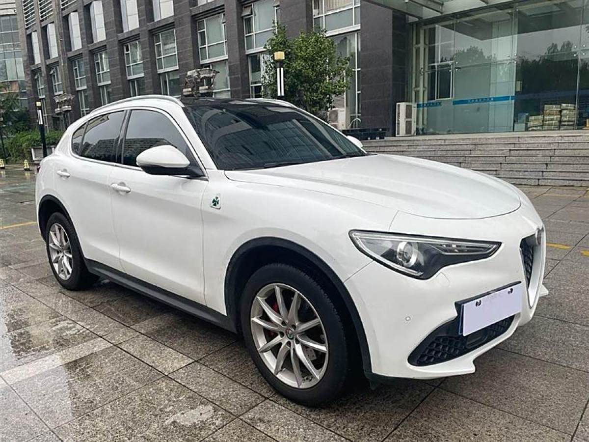 2019年6月阿爾法·羅密歐 Stelvio  2017款 2.0T 280HP 豪華版