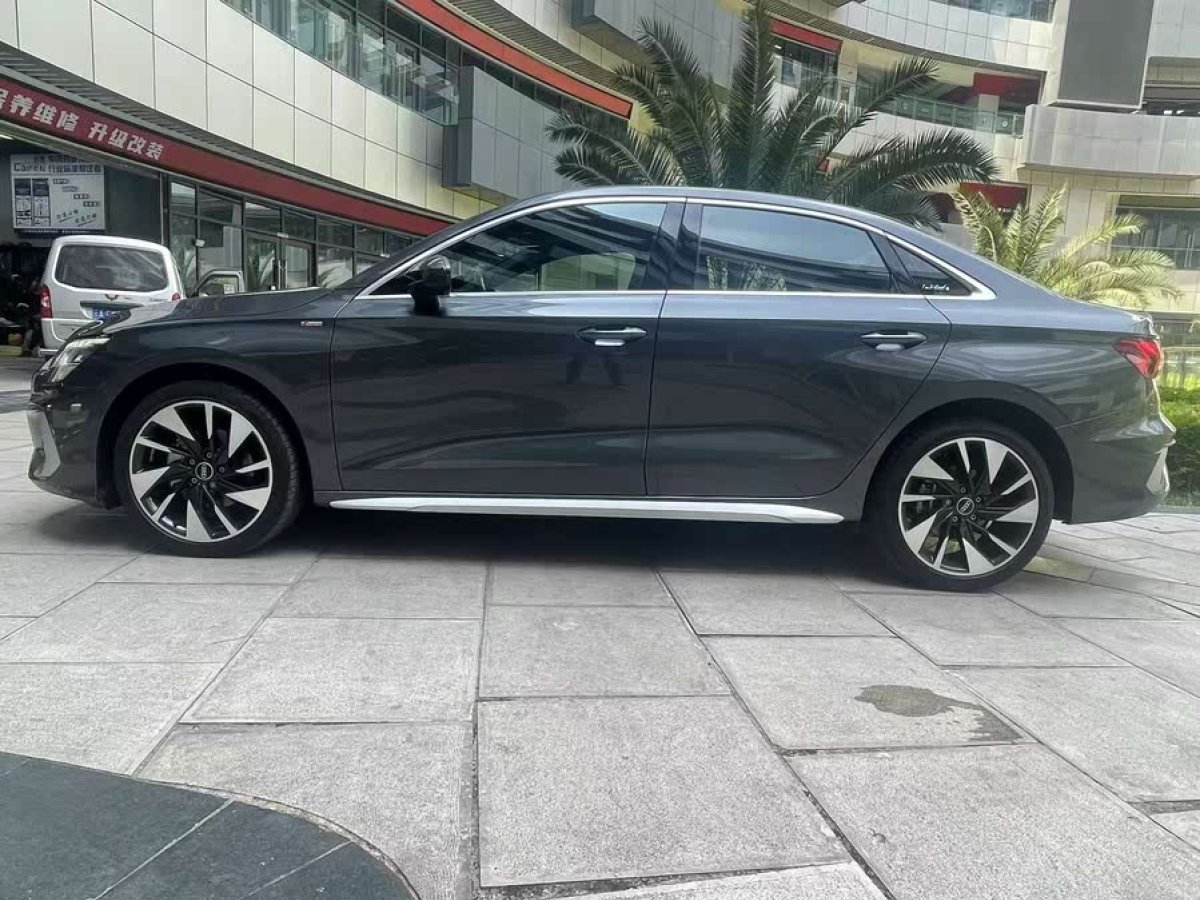 奧迪 奧迪A3  2023款 改款 A3L Limousine 35 TFSI 時尚運(yùn)動型圖片