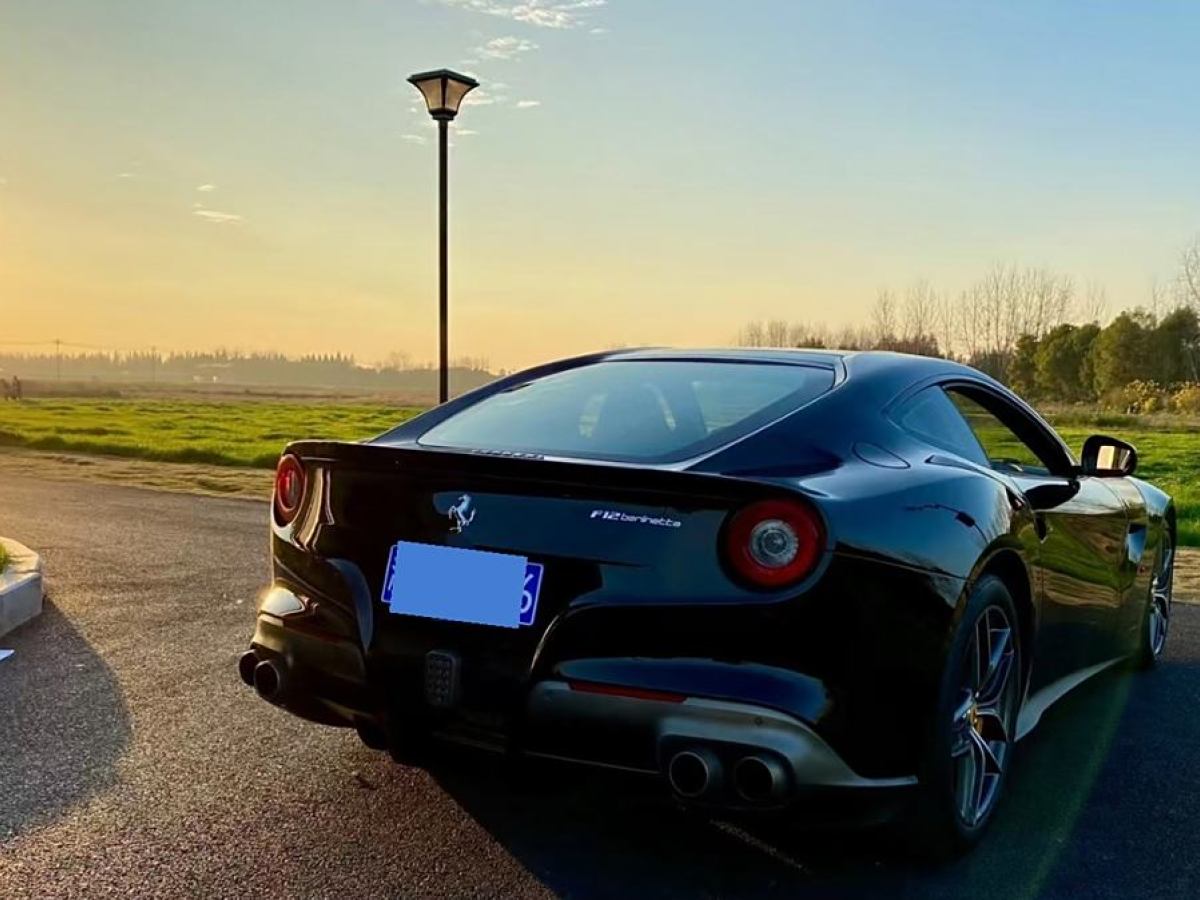 法拉利 F12berlinetta  2013款 6.3L 標(biāo)準(zhǔn)型圖片