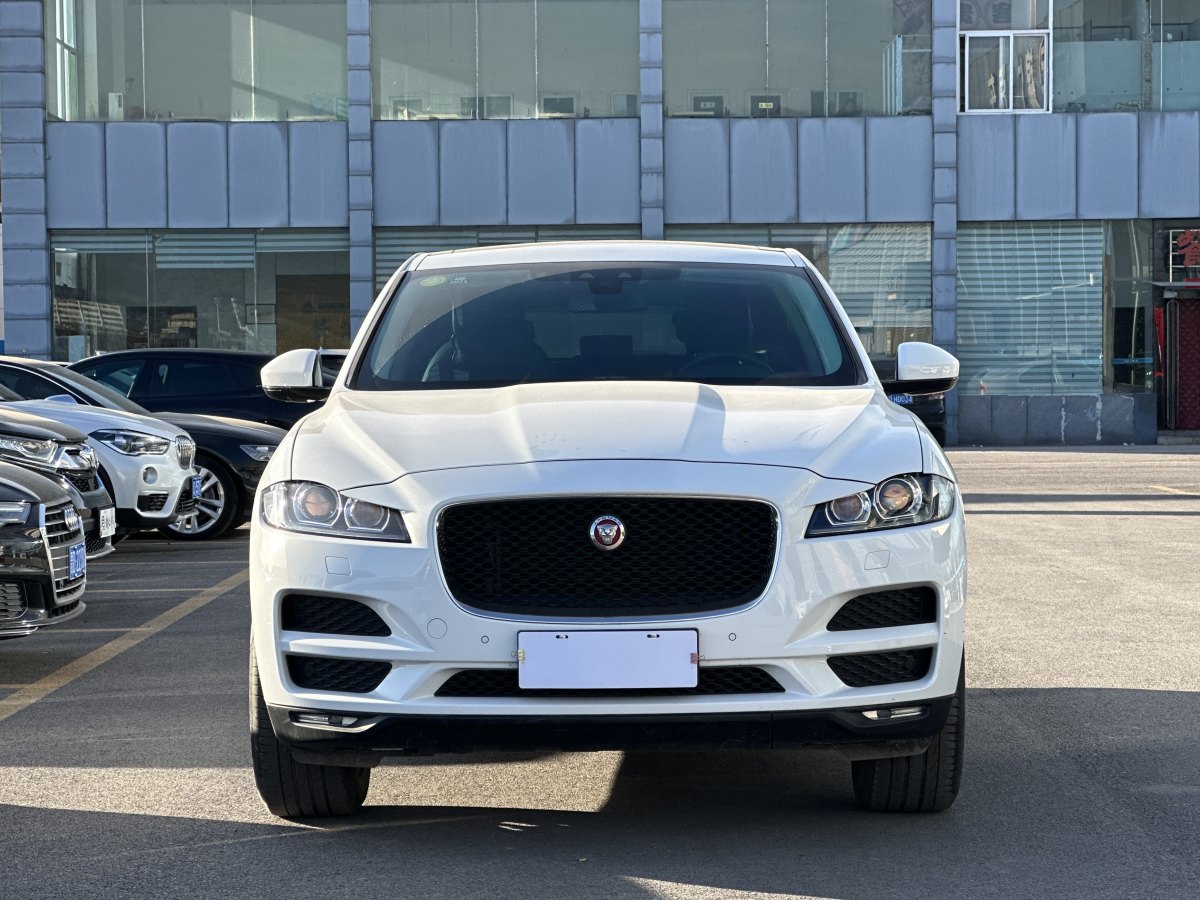 捷豹 F-PACE  2016款 2.0T 兩驅(qū)都市尊享版圖片