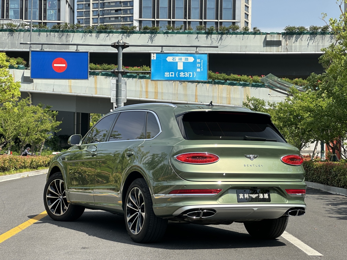 賓利 添越  2023款 4.0T V8 長(zhǎng)軸距雅度版圖片