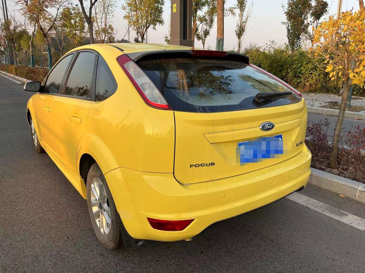 福特 ?？怂? 2011款 兩廂 1.8L 自動時尚型圖片