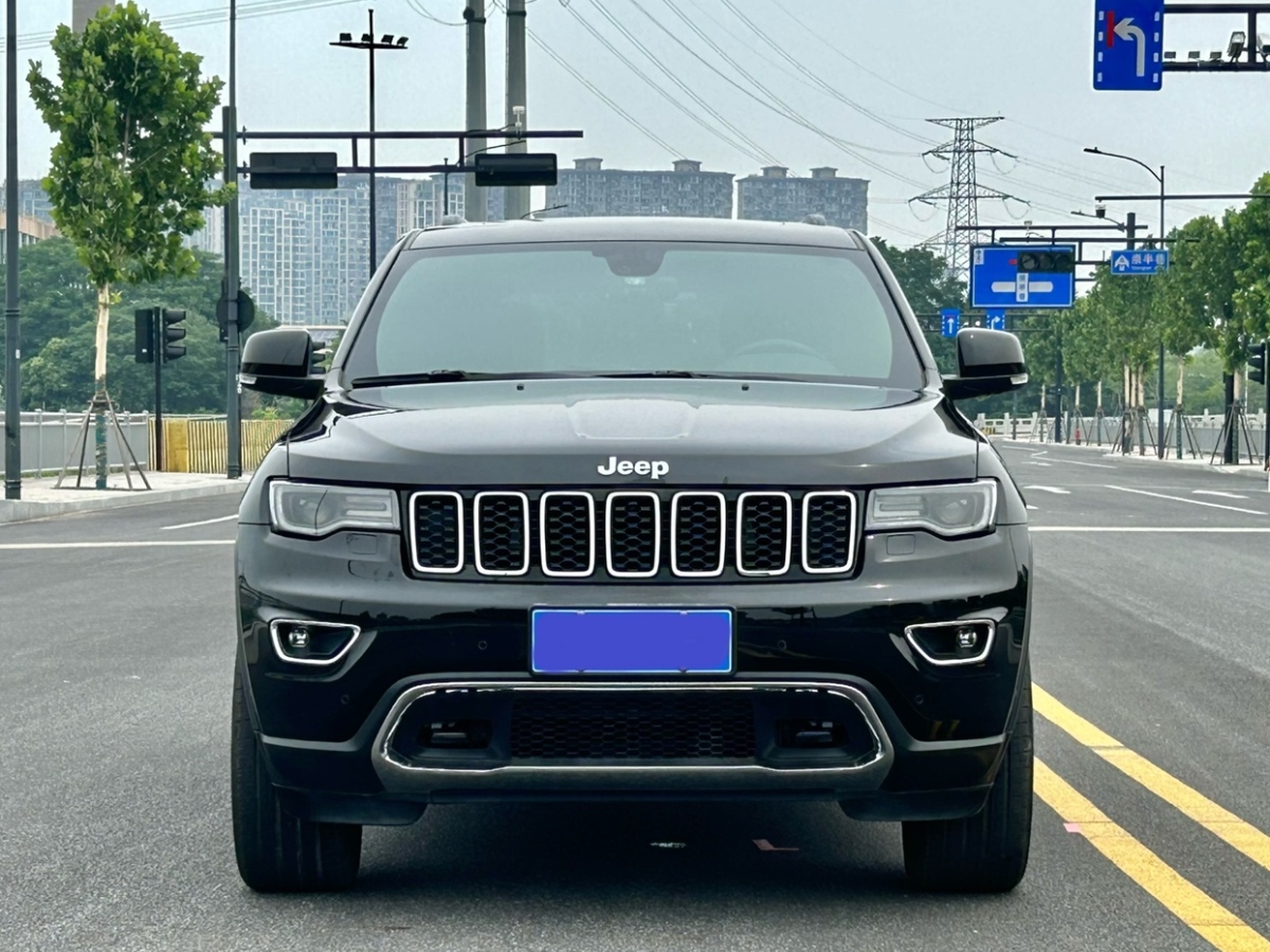 Jeep 大切諾基  2017款 3.0L 精英導(dǎo)航版圖片