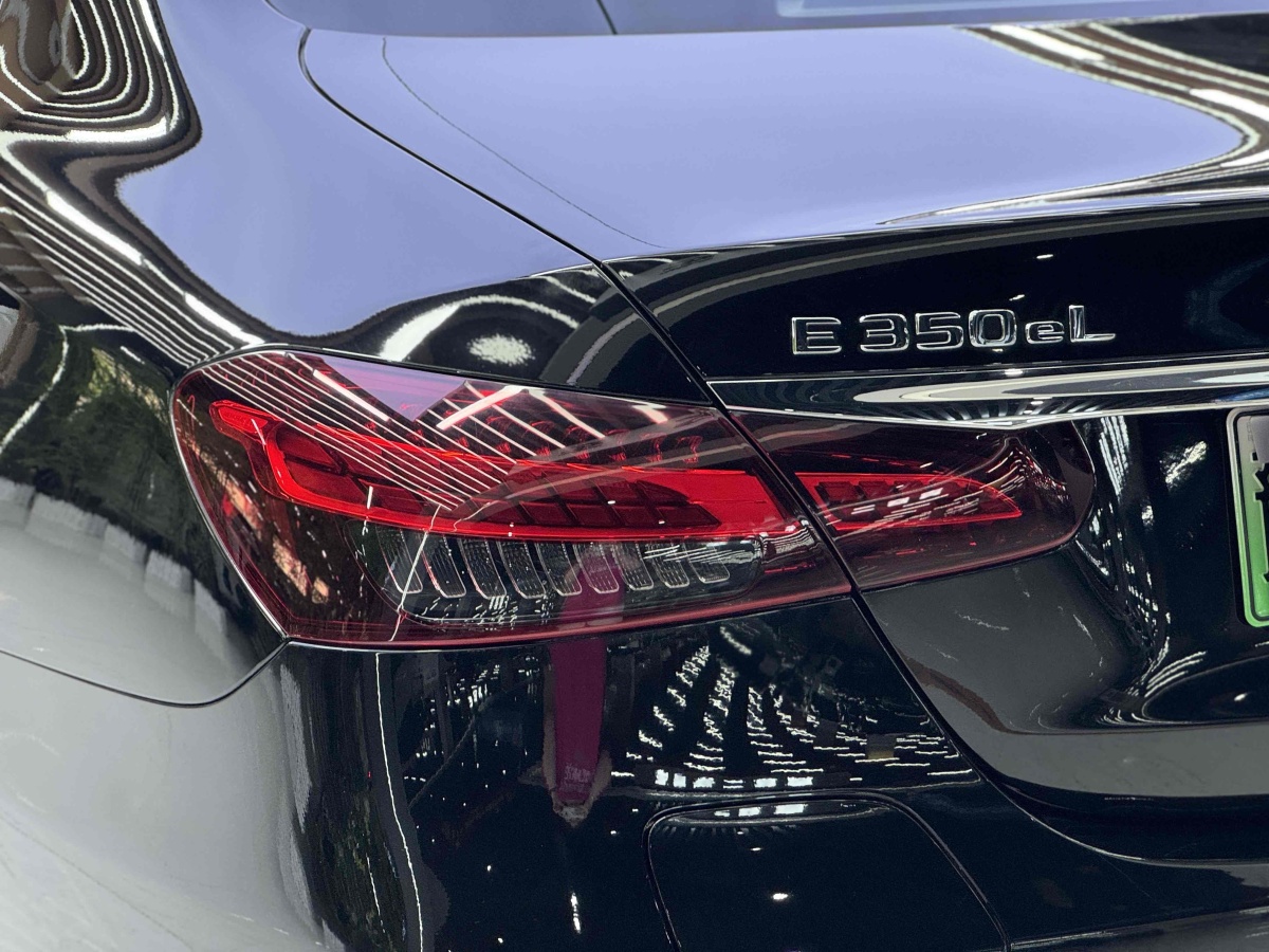2022年3月奔驰 奔驰E级新能源  2022款 改款二 E 350 e L 插电式混合动力轿车