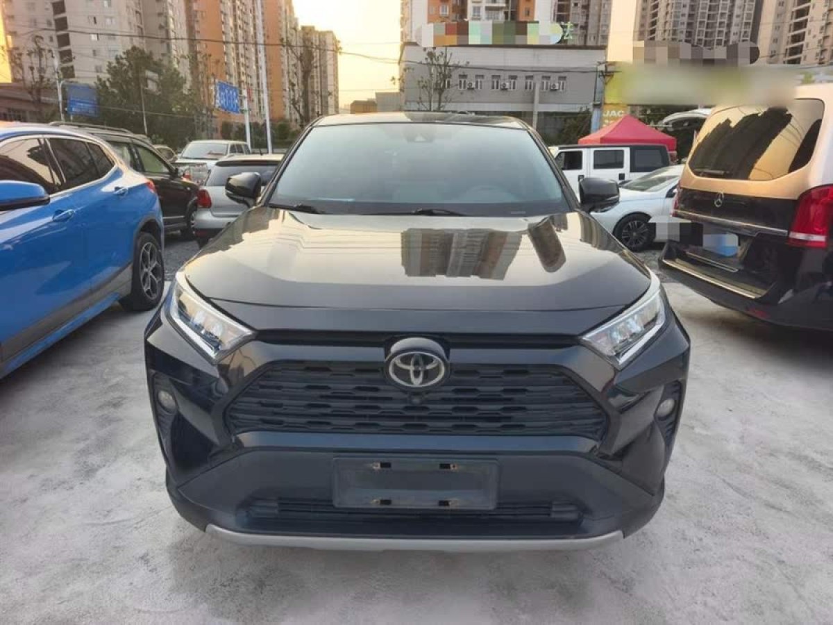 豐田 RAV4榮放  2020款 2.0L CVT兩驅(qū)風(fēng)尚PLUS版圖片