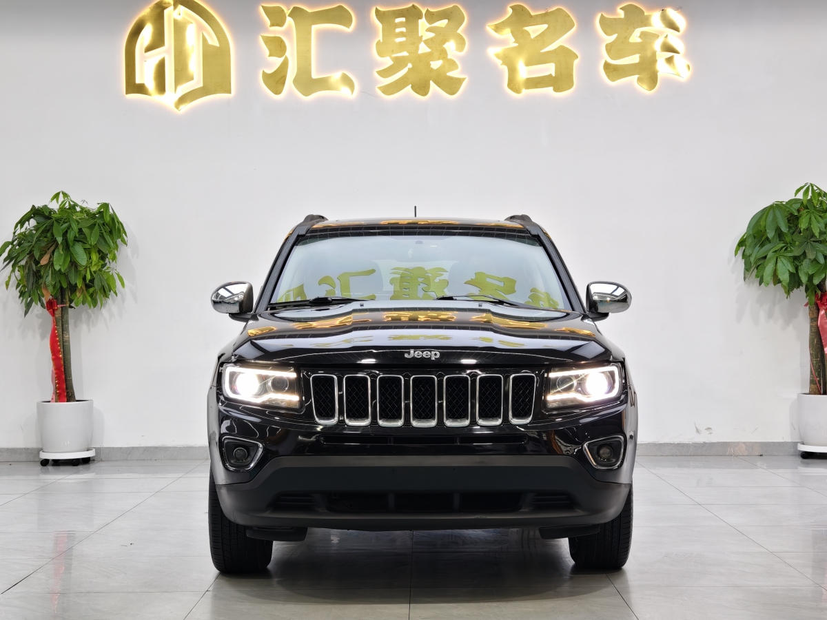 2015年2月Jeep 指南者  2014款 改款 2.4L 四驅(qū)舒適版