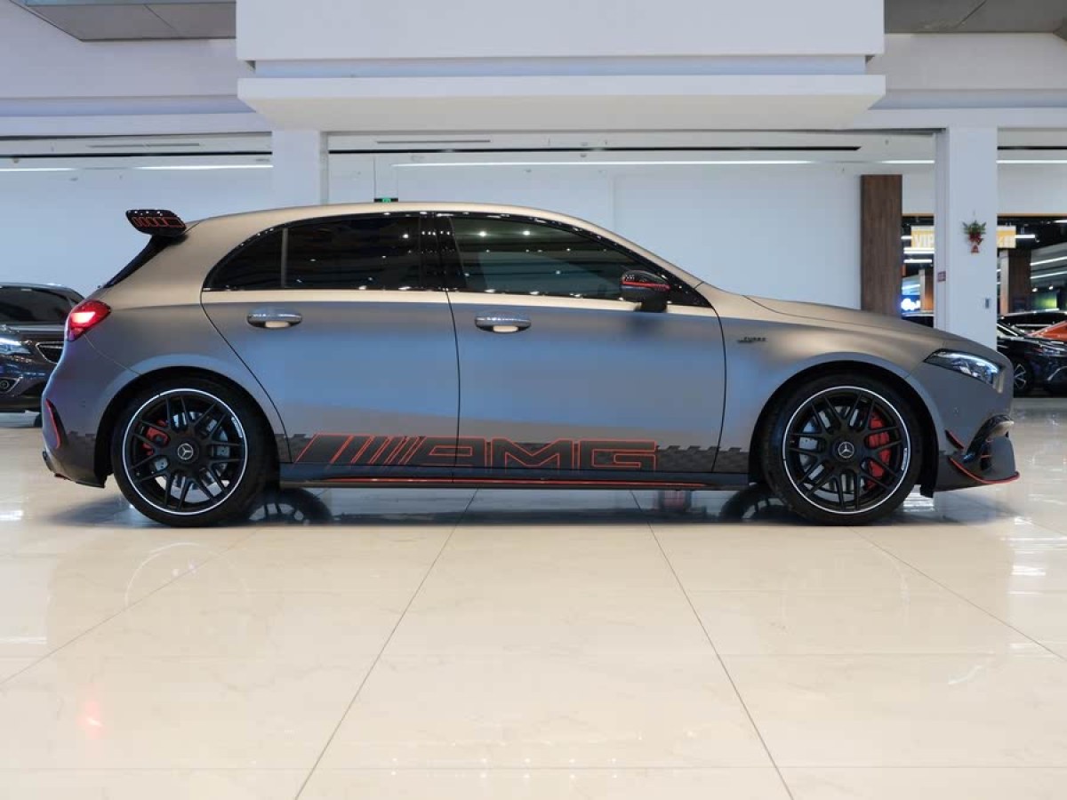 奔馳 奔馳A級AMG  2024款 AMG A 45 S 4MATIC+燃擎當(dāng)?shù)捞貏e版圖片